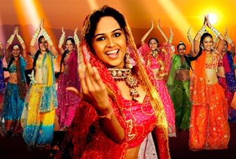 Индийский кинематограф - Болливуд - празднует свое столетие. Фильмы с характерными песнями и танцами собирают миллионы зрителей во всем мире. Название Болливуд происходит от двух слов - Голливуд и Бомбей - город, где в основном снимались и снимаются фильмы на языке хинди.